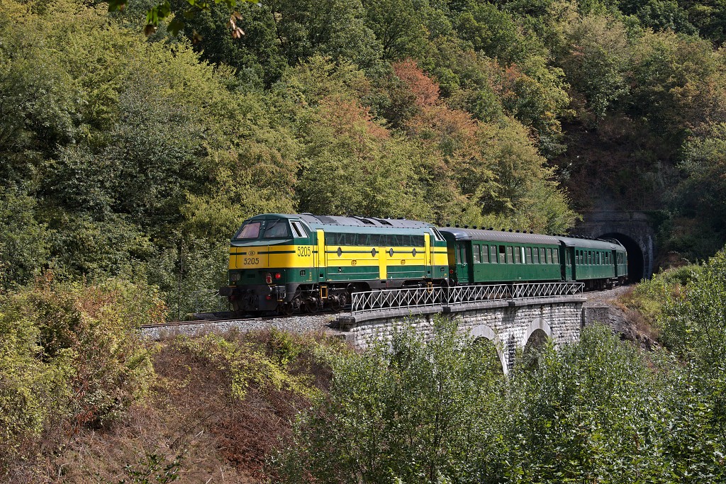 spoorweg spoorwegen hdr ns trein treinen locomotief verkeer transport openbaar vervoer spoor stoomlocomotief station